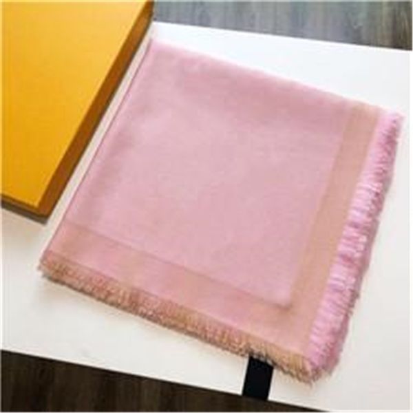 2021 warm comfortable and women's autumn and winter wool and silk scarves are 140*140 letter flower scarf with tags no box, Blue;gray
2021 warm comfortable and women's autumn and winter wool and silk scarves are 140*140 letter flower scarf with tags no box, Blue;gray