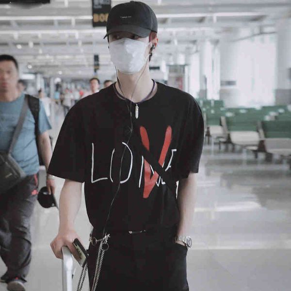 brand t shirt wang yibo's same black v and lone short sleeve t-shirt 2021 summer couple loose cotton printed half me, White;black
brand t shirt wang yibo's same black v and lone short sleeve t-shirt 2021 summer couple loose cotton printed half me, White;black