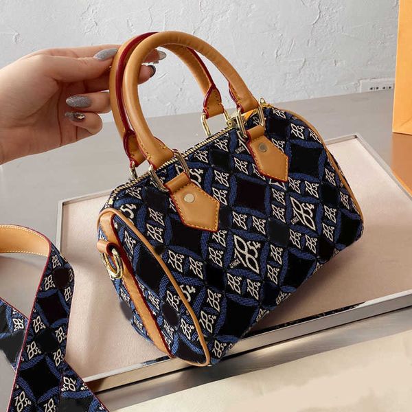 designer bags womens handbags crossbody bag backpack lady pillow hand purse fashion shoulder denim detachable long strap temperament tote
designer bags womens handbags crossbody bag backpack lady pillow hand purse fashion shoulder denim detachable long strap temperament tote