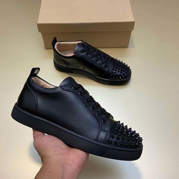 2022 red bottoms casual shoes designer low cut sneakers leisure lace up black white blue suede with spikes platform sneakers for men womem 6
2022 red bottoms casual shoes designer low cut sneakers leisure lace up black white blue suede with spikes platform sneakers for men womem 6