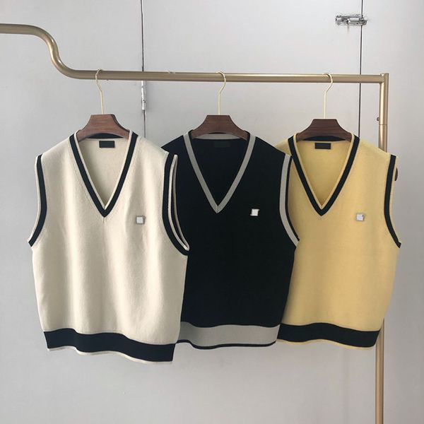 the designer's new design of thin v-neck college style knit sweater square logo vest xqnm724 2003, Black;white
the designer's new design of thin v-neck college style knit sweater square logo vest xqnm724 2003, Black;white
