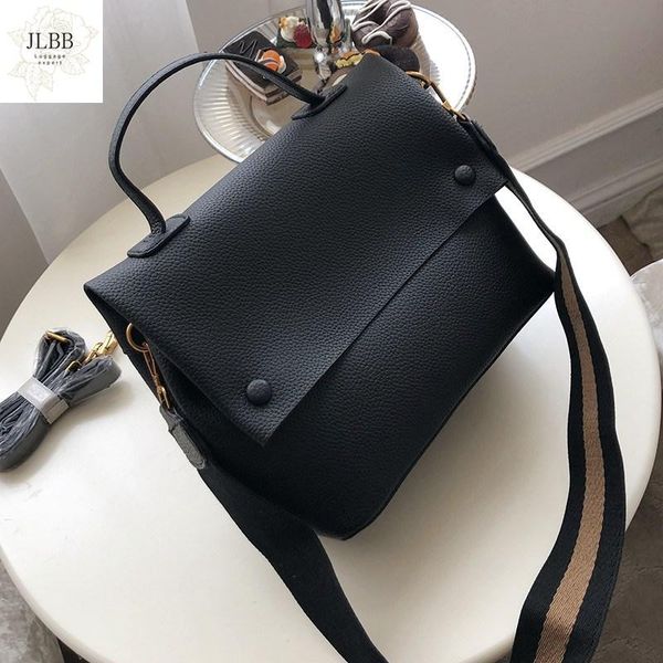casual large capacity buckets bag designer cover shoulder bag luxury matte pu handbags wide striped strap crossbody purses
casual large capacity buckets bag designer cover shoulder bag luxury matte pu handbags wide striped strap crossbody purses