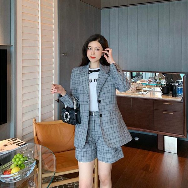 two piece dress plaid suit female 2021 autumn and winter fashion single-breasted collar long-sleeved shorts jacket, White
two piece dress plaid suit female 2021 autumn and winter fashion single-breasted collar long-sleeved shorts jacket, White