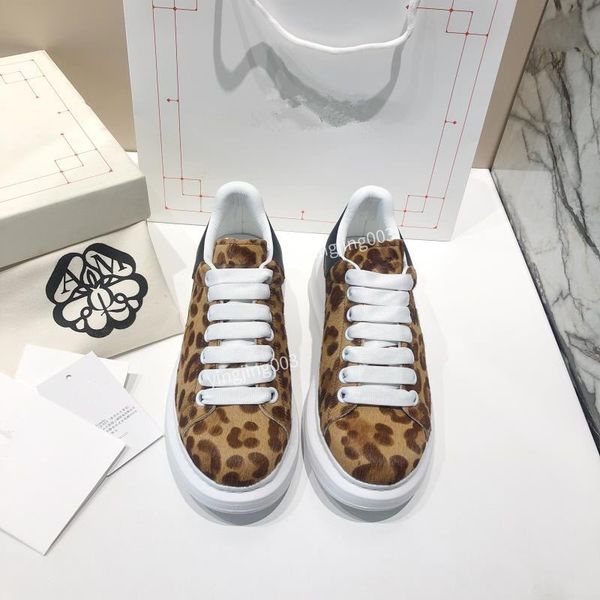designer luxury boots fashion platform running shoes mens sneakers reflective white leather girl women black grey red pink comfortable flat
designer luxury boots fashion platform running shoes mens sneakers reflective white leather girl women black grey red pink comfortable flat