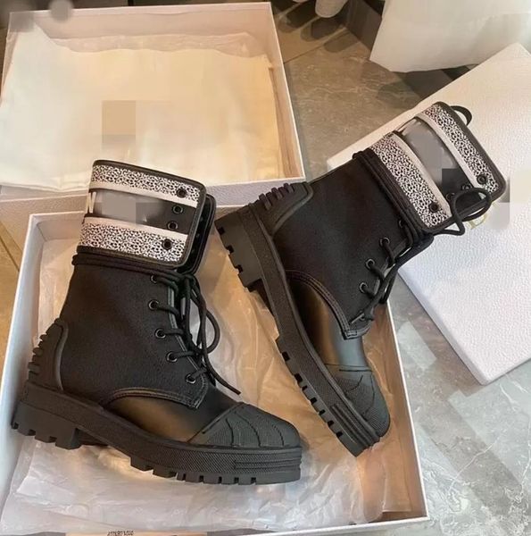 2021 autumn winter martin boots designer women shoes letter suede high heeled boots metal fashion ladies short boots large size mkjjj0003, Black
2021 autumn winter martin boots designer women shoes letter suede high heeled boots metal fashion ladies short boots large size mkjjj0003, Black