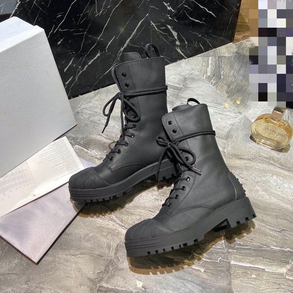 2022 bandage medium length boots womens winter fashion handsome shell head motorcycle booties black and white thick bottom short boot size
2022 bandage medium length boots womens winter fashion handsome shell head motorcycle booties black and white thick bottom short boot size