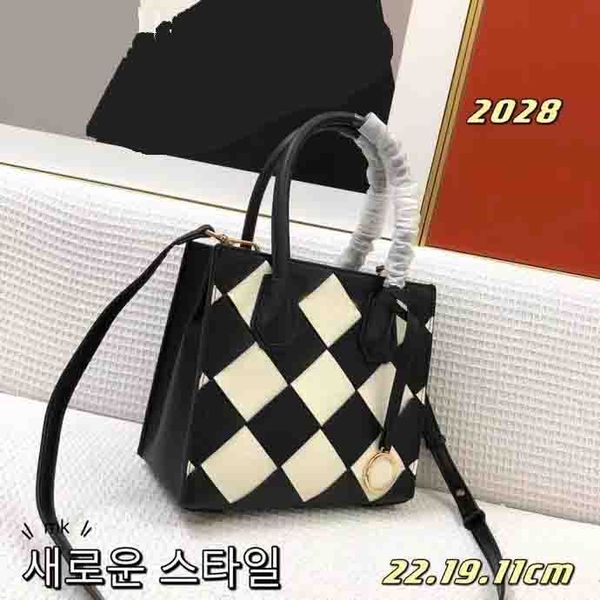 type fashion women handbag multi purpose bag luxury designer bags high grade women's handbag women cowhide shoulder bag wallet 2028, Black;red
type fashion women handbag multi purpose bag luxury designer bags high grade women's handbag women cowhide shoulder bag wallet 2028, Black;red