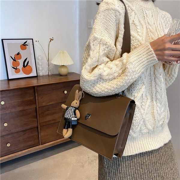 soft capacity slung new wind hong fashion tote shoulder commuter retro kong bag large women's bag 2021 leather mnair, Red;black
soft capacity slung new wind hong fashion tote shoulder commuter retro kong bag large women's bag 2021 leather mnair, Red;black