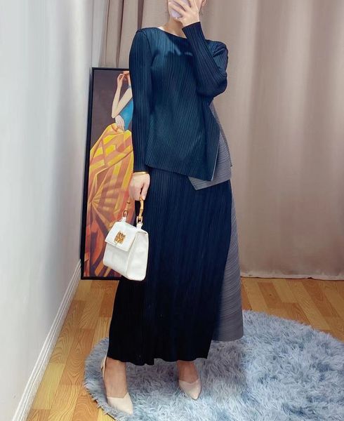 2021 spring new female miyak fold high-elastic fashion color matching shirt half skirt suit two pieces around neck jo5n, Black
2021 spring new female miyak fold high-elastic fashion color matching shirt half skirt suit two pieces around neck jo5n, Black