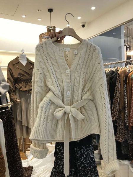 fashion cardigan south korea dongdamen 2020 winter autumn and women's twist buckle waist wear lazy wind sweater luxury, White;black
fashion cardigan south korea dongdamen 2020 winter autumn and women's twist buckle waist wear lazy wind sweater luxury, White;black