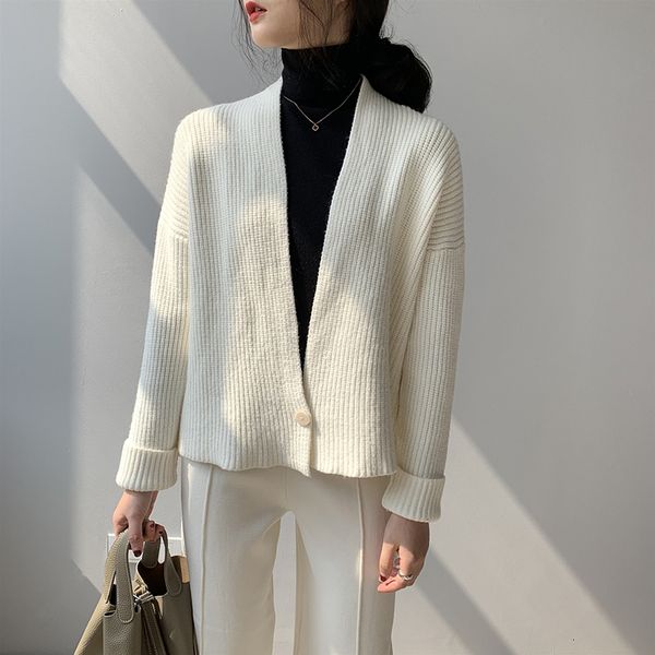 atumn 2021 new v-neck knitted sweater one button design cardigans long sleeve poncho women cape sweaters kgzd, White;black
atumn 2021 new v-neck knitted sweater one button design cardigans long sleeve poncho women cape sweaters kgzd, White;black