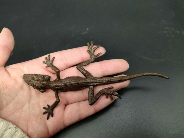 decorative ornaments for car seat with gecko pattern
decorative ornaments for car seat with gecko pattern