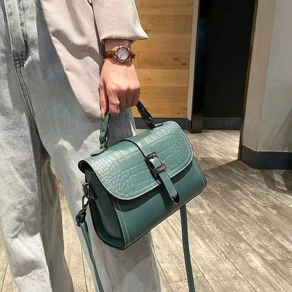 women's bag 2021 new korean style fashion one shoulder slant cross portable women's bag c0301
women's bag 2021 new korean style fashion one shoulder slant cross portable women's bag c0301