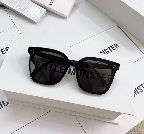 sunglasses 2021 women men oversized korea gentle her star sunglass fashion lady vintage luxury package, White;black
sunglasses 2021 women men oversized korea gentle her star sunglass fashion lady vintage luxury package, White;black