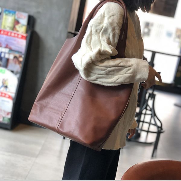 genuine leather shoulder bag women fashion cowhide leather handbag large female tote handle lady briefcases
genuine leather shoulder bag women fashion cowhide leather handbag large female tote handle lady briefcases