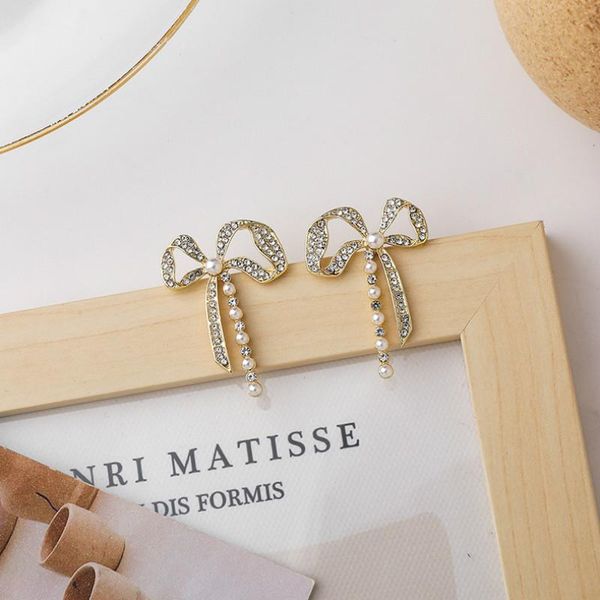 stud 2021 arrival trendy sweet bowknot imitation pearl earrings for women shiny crystal jewelry fashion oorbellen, Golden;silver
stud 2021 arrival trendy sweet bowknot imitation pearl earrings for women shiny crystal jewelry fashion oorbellen, Golden;silver