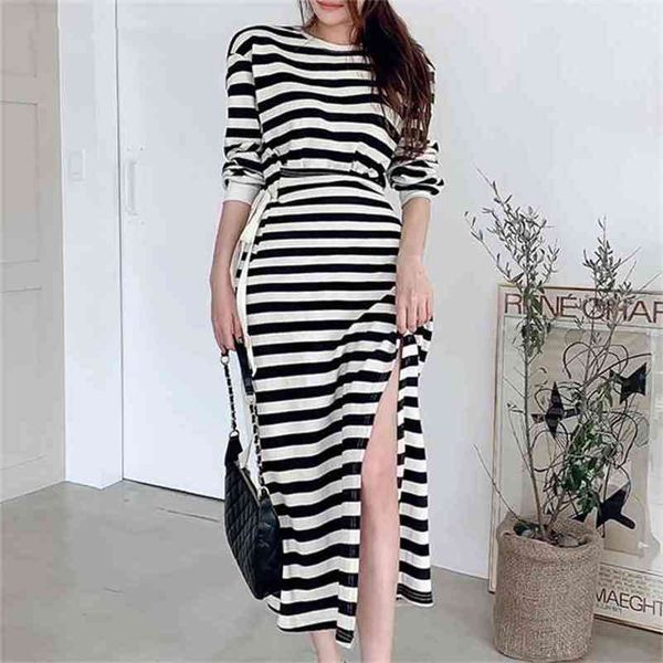 casual o-neck women striped long dress fashion full sleeve lace-up female autumn split sweater knitted 210603, Black;gray
casual o-neck women striped long dress fashion full sleeve lace-up female autumn split sweater knitted 210603, Black;gray