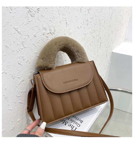 autumn and winter small square maorong in hand 2020 new fashion foreign style one shoulder messenger bag
autumn and winter small square maorong in hand 2020 new fashion foreign style one shoulder messenger bag