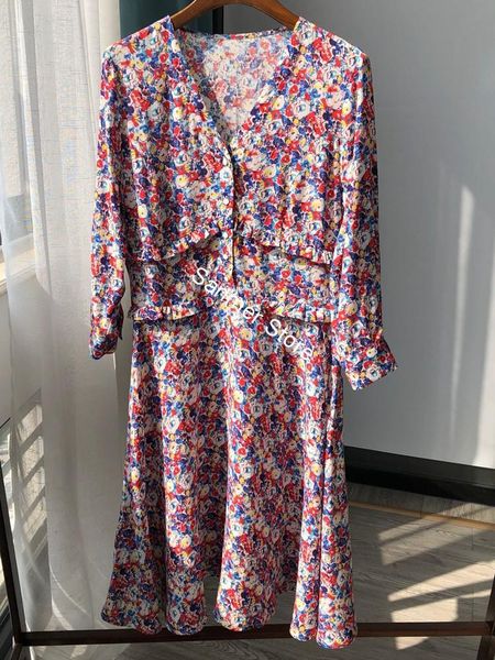 2021 new primavera vero feminino de manga comprida decote em v flroal impresso prairie chic senhoras casual mini vestido com botes q3py, Black;gray
2021 new primavera vero feminino de manga comprida decote em v flroal impresso prairie chic senhoras casual mini vestido com botes q3py, Black;gray