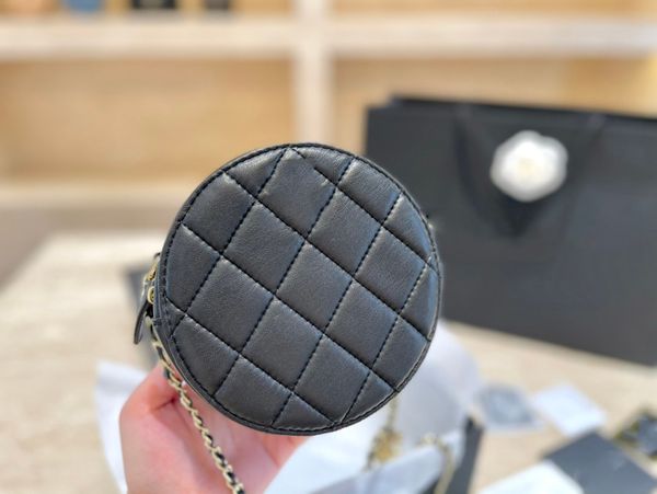 2021 fashionable and beautiful ladies famous shoulder bag leather chain messenger bag fashionable size:15cm1, Black
2021 fashionable and beautiful ladies famous shoulder bag leather chain messenger bag fashionable size:15cm1, Black