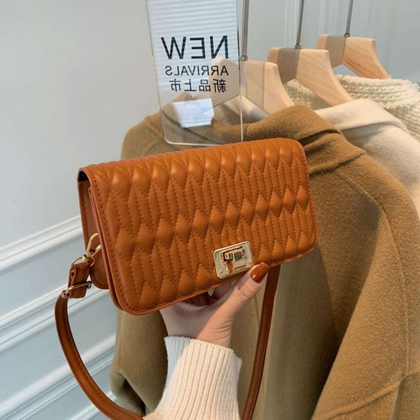autumn solid color small square bag 2021 korean embroidered thread foreign style menger underarm women's fashion buckle single
autumn solid color small square bag 2021 korean embroidered thread foreign style menger underarm women's fashion buckle single