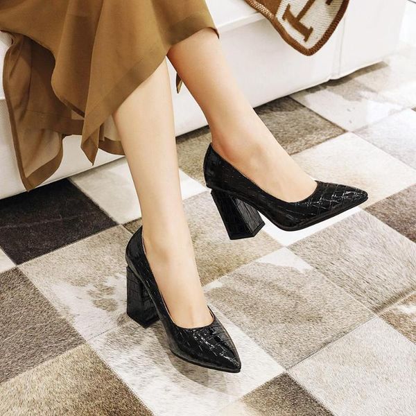 dress shoes spring and autumn square heels pumps black patent leather elegant office lady pointed toe party women big size
dress shoes spring and autumn square heels pumps black patent leather elegant office lady pointed toe party women big size