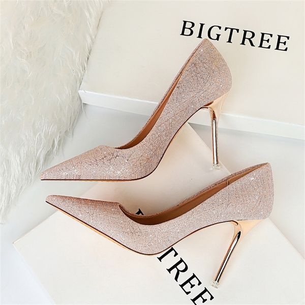 women's wedding shoes, shiny fabric, pointed, high heel, fashion, new series 2020, Black
women's wedding shoes, shiny fabric, pointed, high heel, fashion, new series 2020, Black