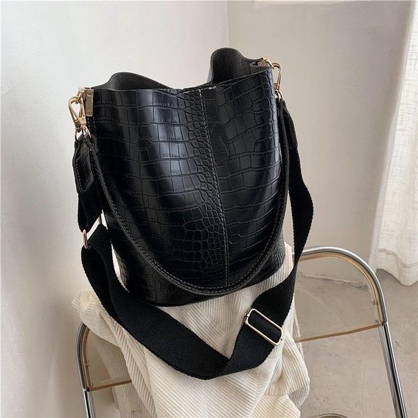 evening bags luxury handbag designer women vintage ladies messenger shoulder bag female black casual bucket 2021 crossbody sac
evening bags luxury handbag designer women vintage ladies messenger shoulder bag female black casual bucket 2021 crossbody sac