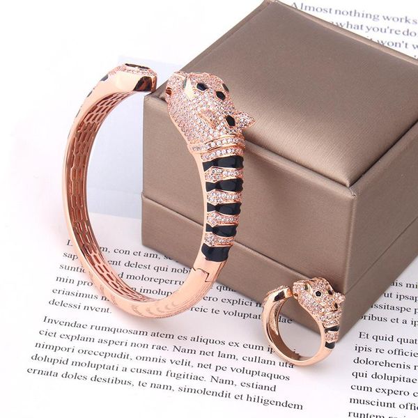 earrings & necklace european and american domineering light luxury leopard striped bracelet ring set gold-plated for girl wholesales, Silver
earrings & necklace european and american domineering light luxury leopard striped bracelet ring set gold-plated for girl wholesales, Silver