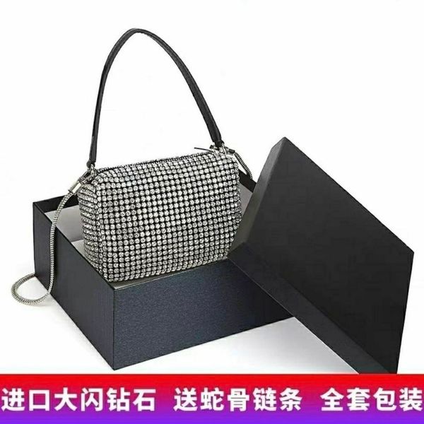 aw king water drill leather 2021 new full diamond chain strap underarm single shoulder cross carrying small hand bag
aw king water drill leather 2021 new full diamond chain strap underarm single shoulder cross carrying small hand bag