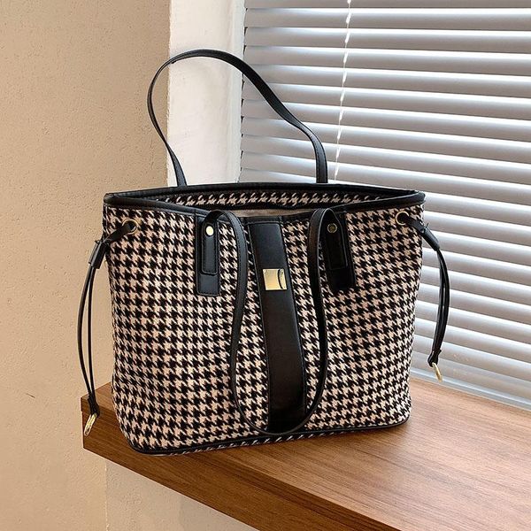 evening bags bag for women 2021 tote handbag bolsos mujer marca famosa lujo portable shoulder de
evening bags bag for women 2021 tote handbag bolsos mujer marca famosa lujo portable shoulder de