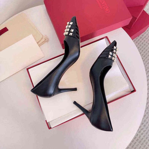 high heels casual sandals shoes women's shoes 2022 autumn rivet heel's shallow mouth pointed thin black versatile work single wome
high heels casual sandals shoes women's shoes 2022 autumn rivet heel's shallow mouth pointed thin black versatile work single wome