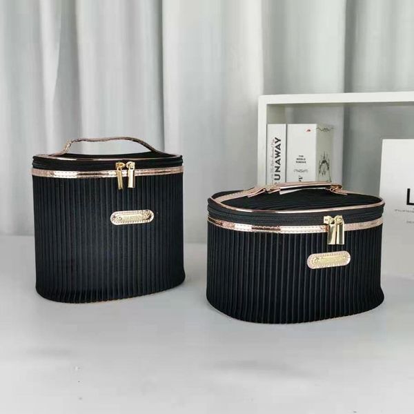 cosmetic bag large capacity velvet storage washing portable travel handbag korean fashion women's
cosmetic bag large capacity velvet storage washing portable travel handbag korean fashion women's