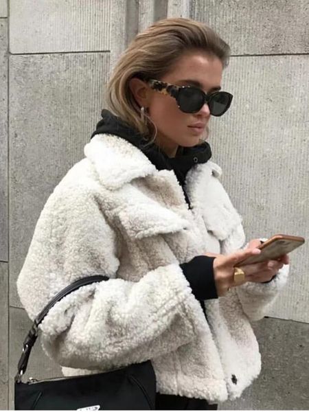 2019 autumn winter curly faux lamb fur jacket ivory vintage women long sleeve furry single-breasted coat short outerwear, Black
2019 autumn winter curly faux lamb fur jacket ivory vintage women long sleeve furry single-breasted coat short outerwear, Black