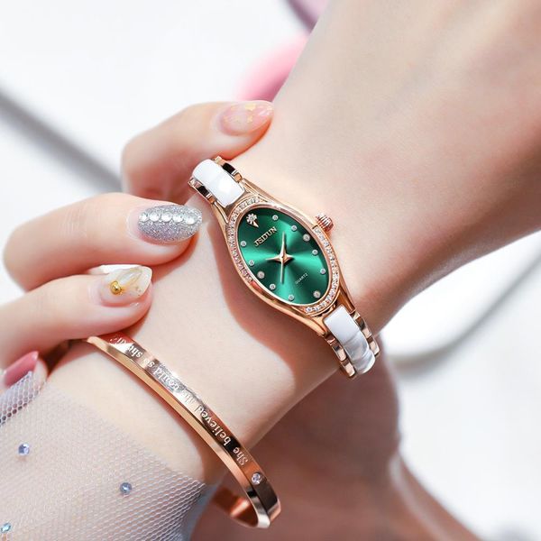 2021 olevs women's clock luxury business quartz mechanical mode compact casual ladies, Slivery;brown
2021 olevs women's clock luxury business quartz mechanical mode compact casual ladies, Slivery;brown