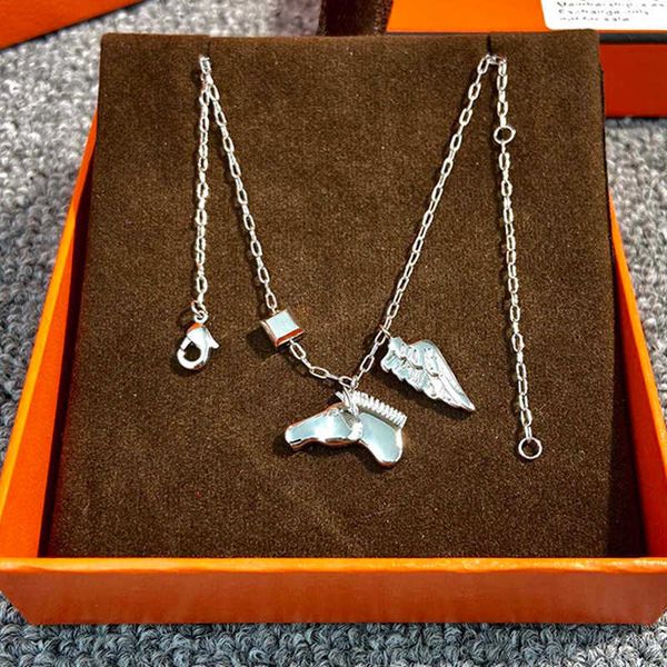 famous brand h ladies horse pendant necklace designer classic horse and wings necklace stainless steel pendant necklace and original box, Silver
famous brand h ladies horse pendant necklace designer classic horse and wings necklace stainless steel pendant necklace and original box, Silver