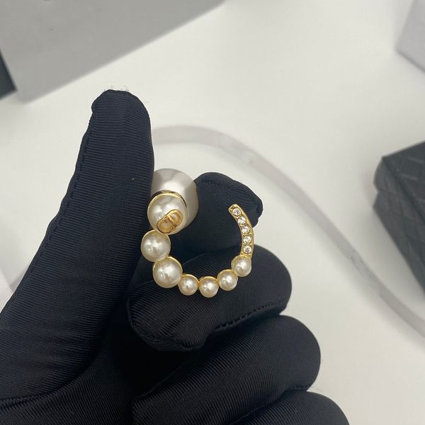 luxury jewelry new size pearl c-shaped female fashion letter moon earrings, Golden
luxury jewelry new size pearl c-shaped female fashion letter moon earrings, Golden