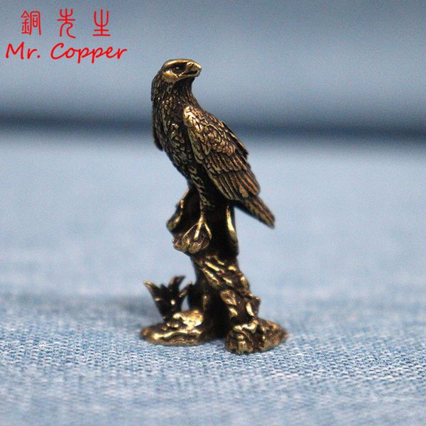 handmade brass eagle ornaments accessories vintage pure copper bird desk decor accessories animal home decoration mini figurines c0220
handmade brass eagle ornaments accessories vintage pure copper bird desk decor accessories animal home decoration mini figurines c0220