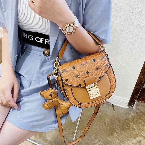 french one shoulder straddle small 2021 new fashion saddle mobile phone bag 
french one shoulder straddle small 2021 new fashion saddle mobile phone bag
