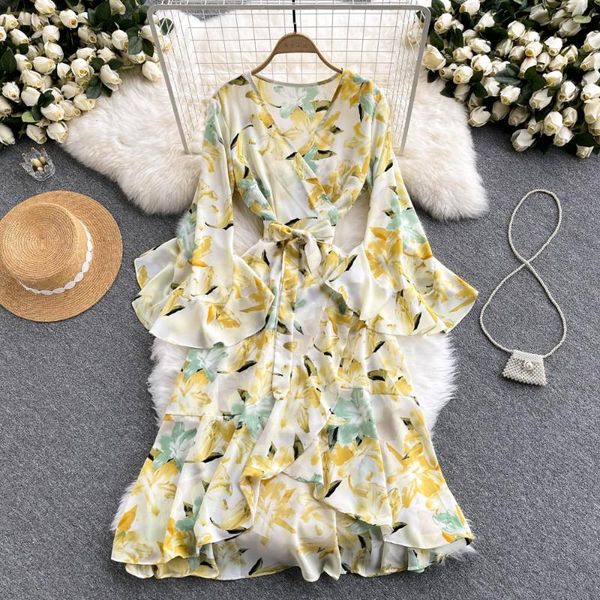 casual dresses autumn women yellow/blue/red printed floral chiffon dress vintage v-neck flare long sleeve high waist ruffle vestidos female, Black;gray
casual dresses autumn women yellow/blue/red printed floral chiffon dress vintage v-neck flare long sleeve high waist ruffle vestidos female, Black;gray