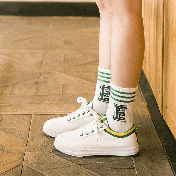 spring and autumn korean women' high three bars college wind tube stripe letter sports cotton socks, Red;black
spring and autumn korean women' high three bars college wind tube stripe letter sports cotton socks, Red;black