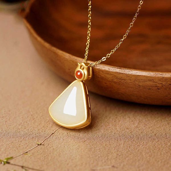 hetian natural jade fan-shaped geometric pendant necklace, retro chinese jewelry, unique technology, women's fashion silver jewelry
hetian natural jade fan-shaped geometric pendant necklace, retro chinese jewelry, unique technology, women's fashion silver jewelry