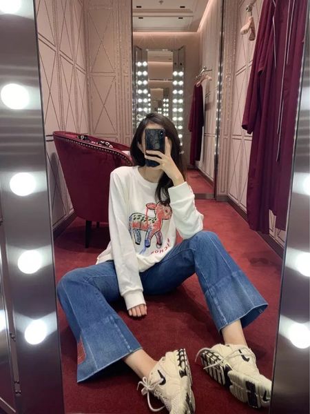women deisgner cesnew lamb embroidered round neck cotton terry sweater long sleeve shirt in autumn and winter of 20, Black
women deisgner cesnew lamb embroidered round neck cotton terry sweater long sleeve shirt in autumn and winter of 20, Black