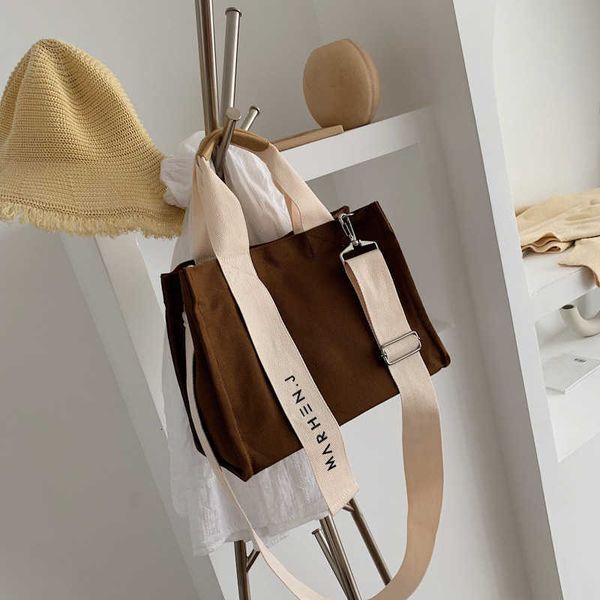 2021 korean ins color contrast canvas handbag women's simple wide shoulder strap msenger bag student single shoulder bag fashion
2021 korean ins color contrast canvas handbag women's simple wide shoulder strap msenger bag student single shoulder bag fashion
