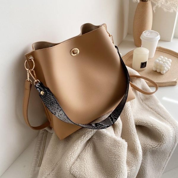 women large capacity handbags women pu shoulder messenger bag female snakeskin straps daily totes lady elegant handbags
women large capacity handbags women pu shoulder messenger bag female snakeskin straps daily totes lady elegant handbags