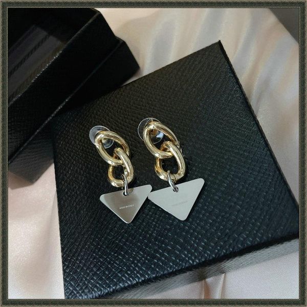 2022 new charm womens earrings letter triangle ear stud luxury designer earring fashion jewelry women 925 silver earrings studs, Golden
2022 new charm womens earrings letter triangle ear stud luxury designer earring fashion jewelry women 925 silver earrings studs, Golden