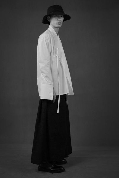 s-6xl 20120 men's clothing gd hair stylist fashion catwalk chinese bandage black and white multi wear shirt costumes, White;black
s-6xl 20120 men's clothing gd hair stylist fashion catwalk chinese bandage black and white multi wear shirt costumes, White;black