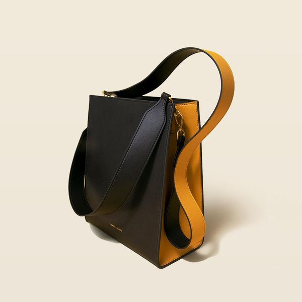 evening bags 100% genuine leather women shoulder 2021 simple panelled handbag luxury designer bag large capacity tote
evening bags 100% genuine leather women shoulder 2021 simple panelled handbag luxury designer bag large capacity tote