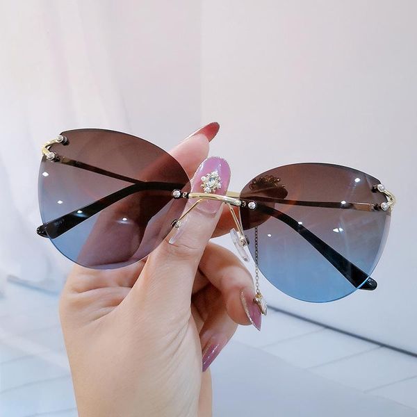 sunglasses cat eye diamond cut-edge female classic ocean piece frameless fashion accessories concave shape, White;black
sunglasses cat eye diamond cut-edge female classic ocean piece frameless fashion accessories concave shape, White;black