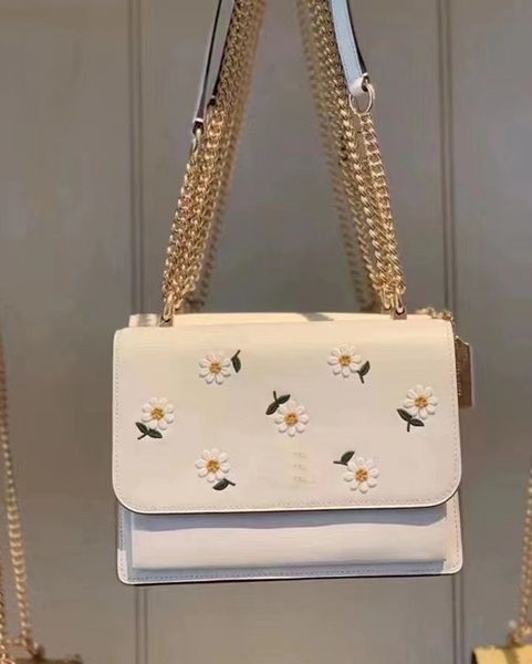 luxury design handbag women's 2021 new koujia daisy embroidery messenger trend simple one shoulder chain bag 8i88
luxury design handbag women's 2021 new koujia daisy embroidery messenger trend simple one shoulder chain bag 8i88
